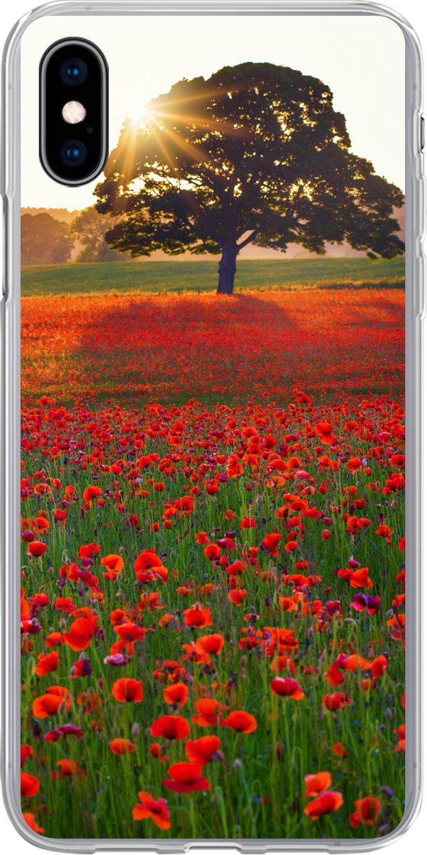 Telefoonhoesje Geschikt voor iPhone Xs hoesje - Een Klaprozen veld met twee grote bomen - Siliconen Telefoonhoesje Telefoonhoesje