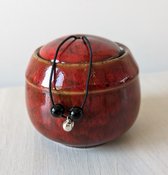 Mapart-keramiek-urn-rood-bruin-bedel-925zilver-hartje-onyx