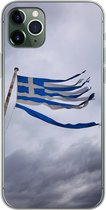 Geschikt voor iPhone 11 Pro Max hoesje - Versnipperde Griekse vlag waait in een sterke wind - Siliconen Telefoonhoesje