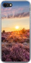 Geschikt voor iPhone 7 hoesje - Bloeiende heide tijdens zonsondergang in Nederland - Siliconen Telefoonhoesje