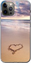 Geschikt voor iPhone 13 Pro hoesje - Hart op het strand in Nederland - Siliconen Telefoonhoesje