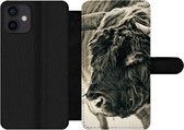 Bookcase Geschikt voor iPhone 12 Mini telefoonhoesje - Schotse Hooglander - Sneeuw - Horens - Met vakjes - Wallet case met magneetsluiting