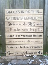 Creaties van Hier - Tuinbord - Wandbord In Onze Tuin - Muurdecoratie Buiten - Eikenhout - 60x50 cm - moederdag cadeautje