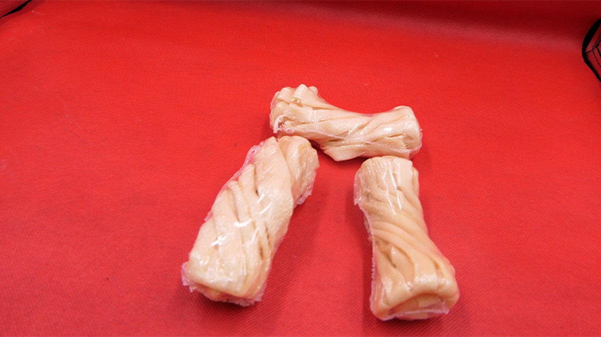 just4animals 3 X hondenkluif rawhide rol wit met inkepingen E12 cm L tandverzorgend, de sneden in de rol helpen mee aan de tandverzorging