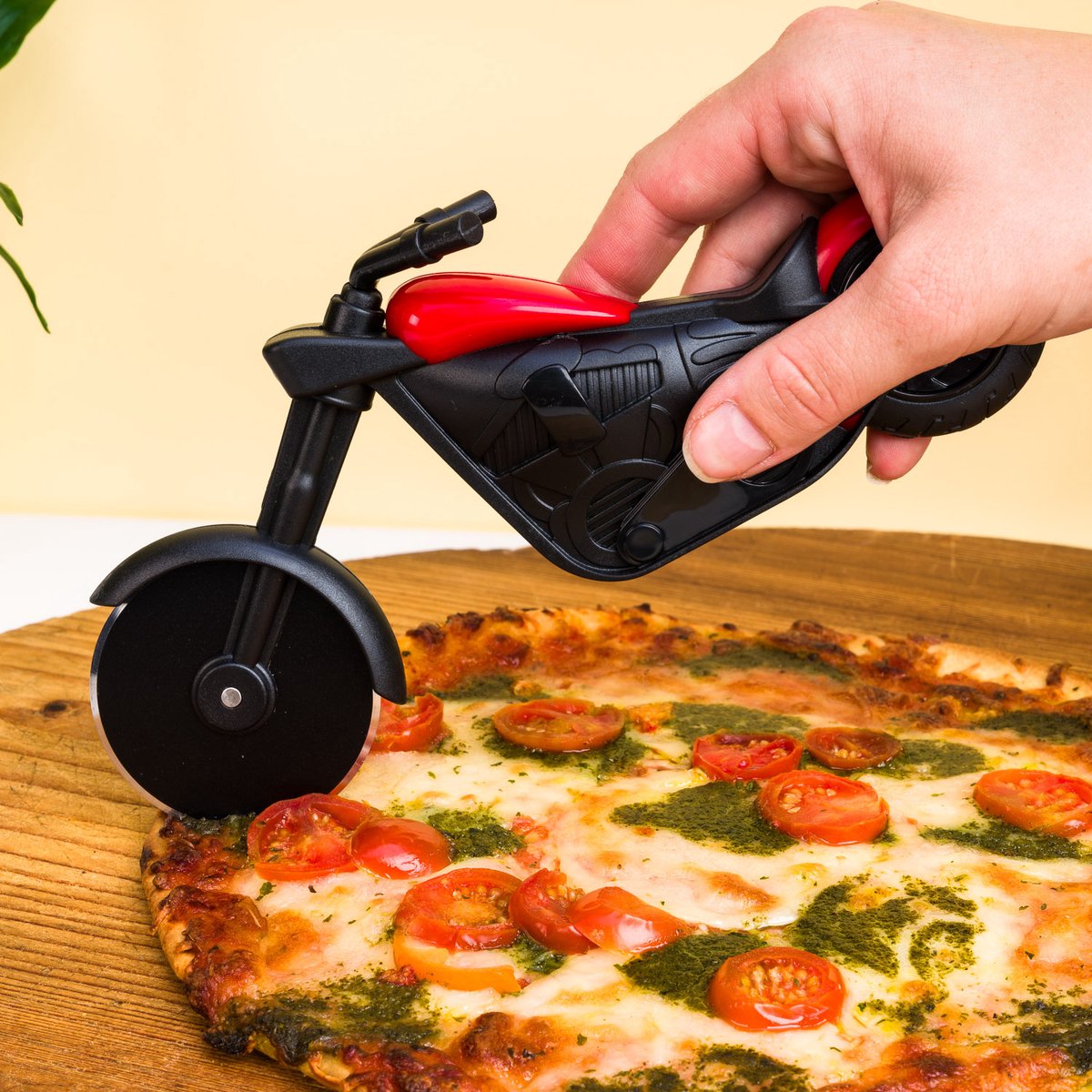Pizzasnijder motor / kado / 22 x 10 cm / cadeau