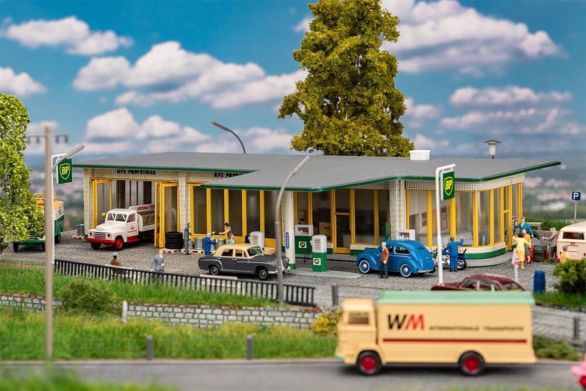 Faller - 1/87 GROOT BP-TANKSTATION - modelbouwsets, hobbybouwspeelgoed voor kinderen, modelverf en accessoires