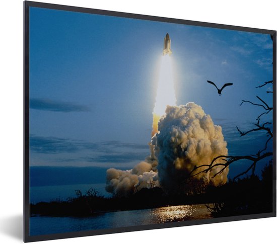 Fotolijst incl. Poster - Vogels vliegen weg voor de lancering van de Space shuttle - 40x30 cm - Posterlijst