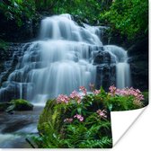 Poster Een mooie waterval tussen de dichtbegroeide natuur van het nationaal park Phu Hin Rong Kla - 30x30 cm