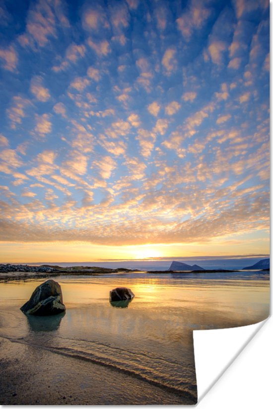 Zonsondergang op het strand bij de zee Poster 60x90 cm - Foto print op Poster (wanddecoratie woonkamer / slaapkamer) / Landschappen Poster / Zee en Strand