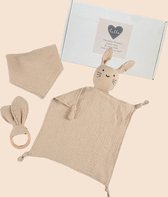 Baby cadeau set Mousseline knuffeldoekje met bijting rammelaar en bandana bib