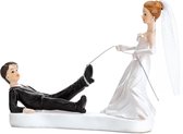 Partydeco trouwfiguurtje/caketopper bruidspaar - met touw - Bruidstaart figuren - 13 cm