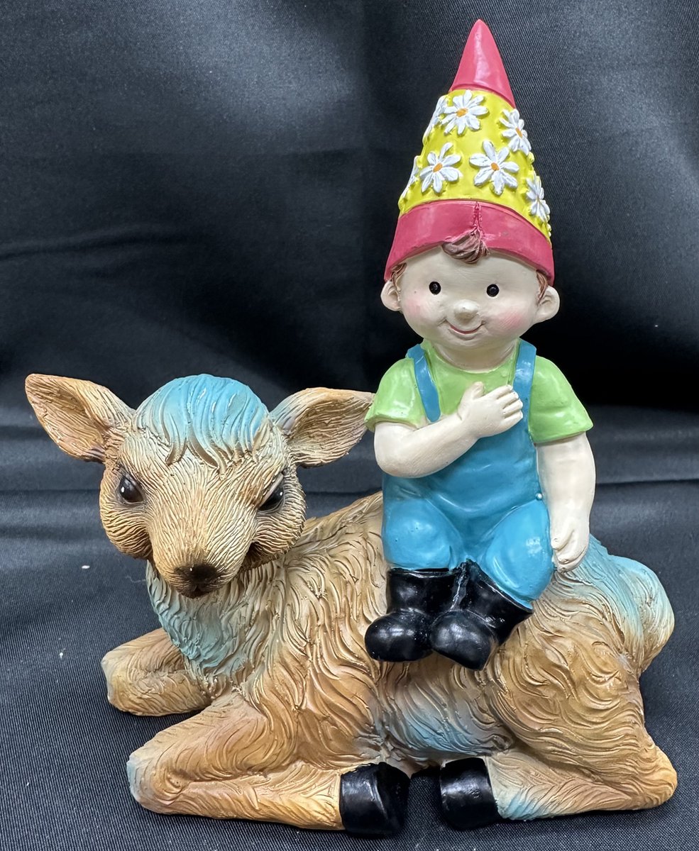 Impuls Decoratief polyresin dier "jong op gekleurde schaap - meerkleurig - hoogte 14x14x10 cm - Woonaccessoires - Decoratieve beeldjes Meerkleurig - jongen op gekleurde schaap