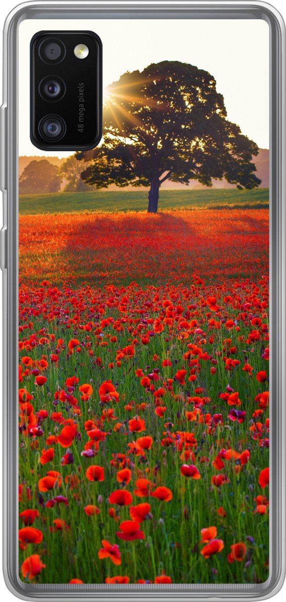 Telefoonhoesje Geschikt voor Samsung Galaxy A41 hoesje - Een Klaprozen veld met twee grote bomen - Siliconen Telefoonhoesje Telefoonhoesje