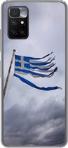 Geschikt voor Xiaomi Redmi 10 hoesje - Versnipperde Griekse vlag waait in een sterke wind - Siliconen Telefoonhoesje