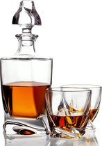 Bouteille et verres à décantation de whisky en verre