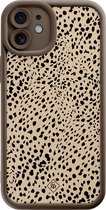 Casimoda® hoesje - Geschikt voor iPhone 11 - Stippen bruin abstract - Effen telefoonhoesje met lensbescherming - TPU - Backcover - Bruin/beige