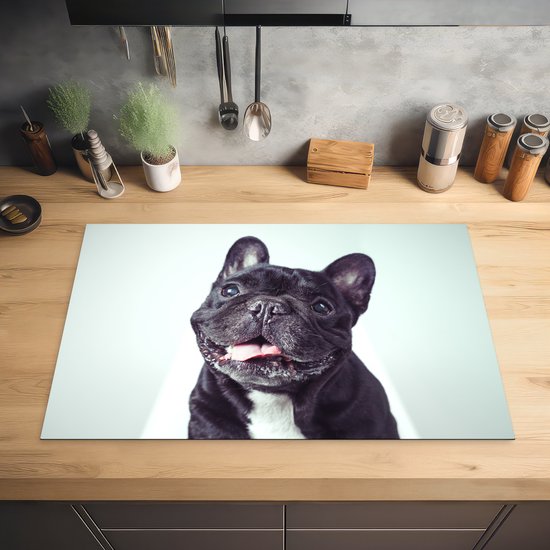 KitchenYeah® Inductie beschermer 81.6x52.7 cm - Franse Bulldog - Zwart - Stoel - Kookplaataccessoires - Afdekplaat voor kookplaat - Inductiebeschermer - Inductiemat - Inductieplaat mat