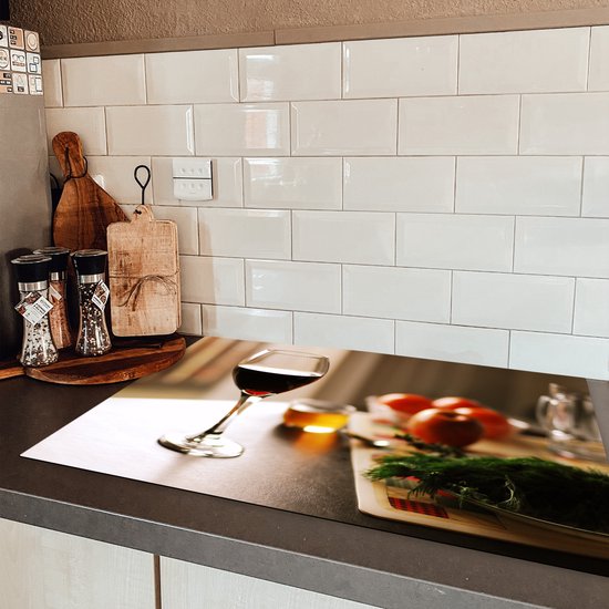 KitchenYeah® Inductie beschermer 81x52 cm - Lekkere rode wijn met groenten - Kookplaataccessoires - Afdekplaat voor kookplaat - Inductiebeschermer - Inductiemat - Inductieplaat mat