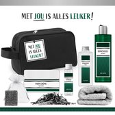 Geschenkset "Met Jou Is Alles Leuker!" - 8 Producten - 750 Gram | Giftset voor hem - Luxe cadeaubox man - Vaderdag - Verjaardag - Wellness - Pakket - Cadeau set - Vader - Broer - Vriend - Collega - Groen - Toilettas