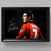 Eric Cantona Ingelijste Handtekening – 15 x 10cm In Klassiek Zwart Frame – Gedrukte handtekening – Manchester United - Voetbal Manchester United - Voetbal Legend - Football - Les Bleus