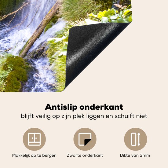 KitchenYeah® Inductie beschermer 78x52 cm - Waterval in het Nationaal park Plitvicemeren in Kroatië - Kookplaataccessoires - Afdekplaat voor kookplaat - Inductiebeschermer - Inductiemat - Inductieplaat mat