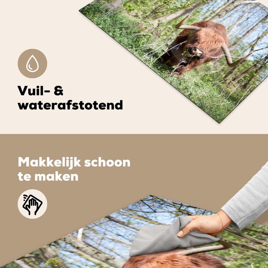 KitchenYeah® Inductie beschermer 78x52 cm - Schotse Hooglander - Bos - Schotse Koe - Kookplaataccessoires - Afdekplaat voor kookplaat - Inductiebeschermer - Inductiemat - Inductieplaat mat