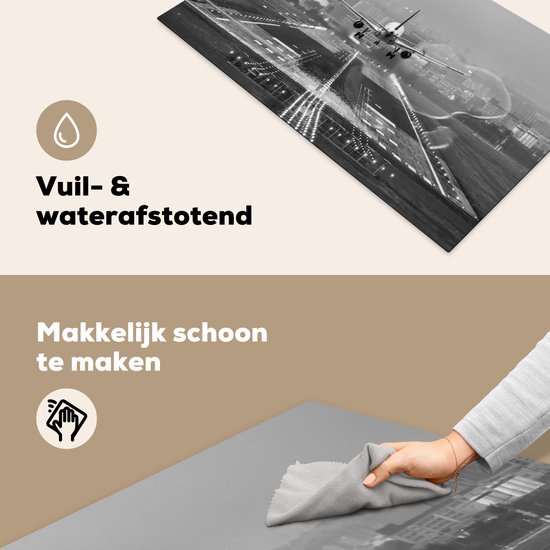 KitchenYeah® Inductie beschermer 85x52 cm - Vliegtuig landt in China - zwart wit - Kookplaataccessoires - Afdekplaat voor kookplaat - Inductiebeschermer - Inductiemat - Inductieplaat mat