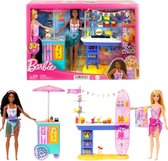 Barbie Beach Boardwalk speelset met Barbie 'Brooklyn' & 'Malibu' 2 poppen, 2 Kraampjes en 30+ accessoires