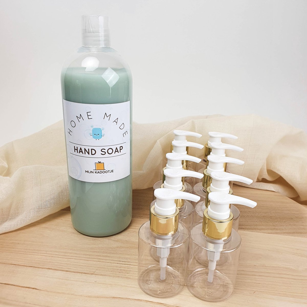 Zeep - Zeeppompje - Set van 10 + 1L handzeep - Gouden dop - Eucalyptus - doopsuiker - bedankje - bedankjes - doopsuiker zeep - doopsuiker zeeppompje - feest