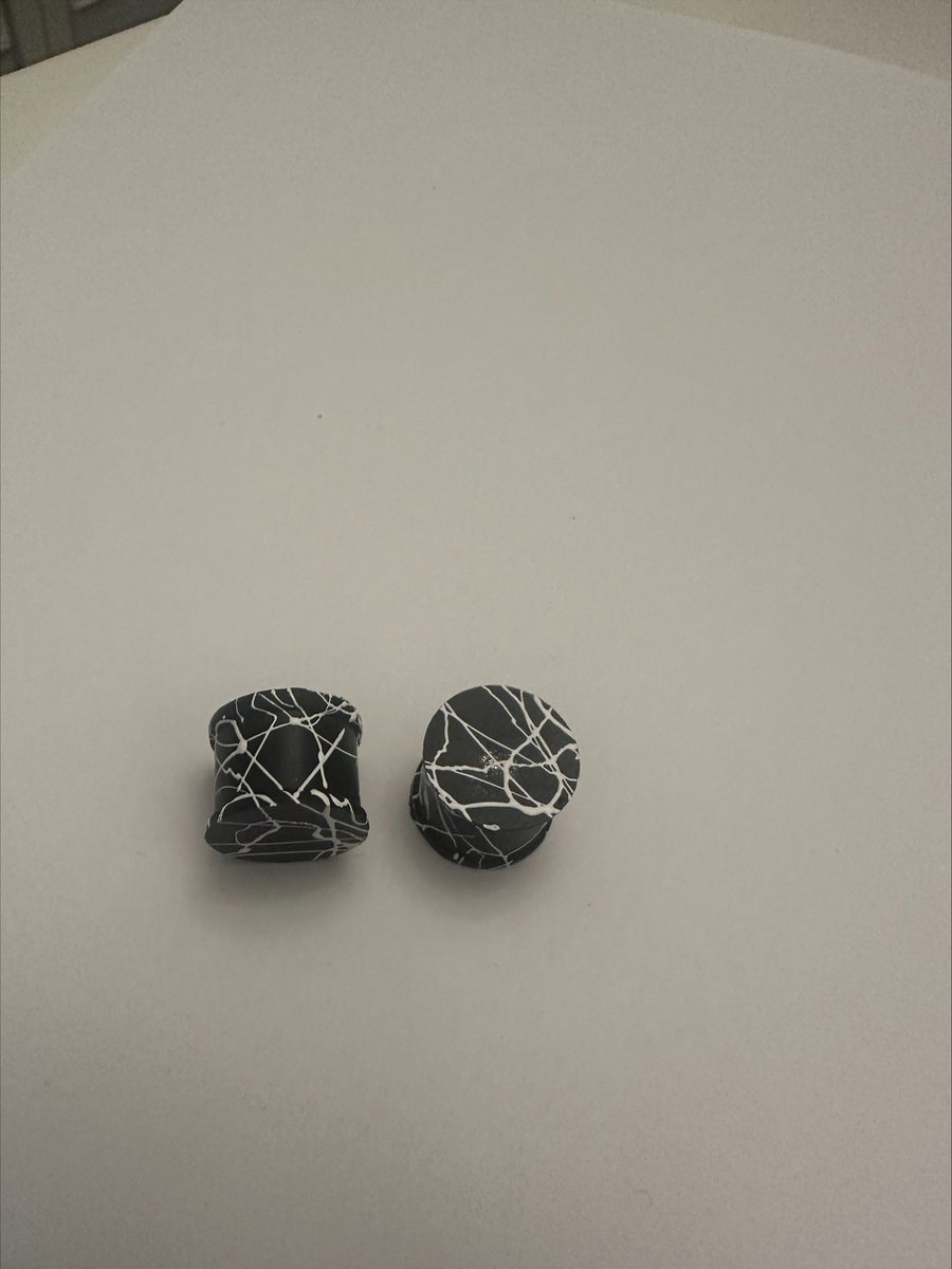 Zwart witte siliconen flair earplugs 14 mm