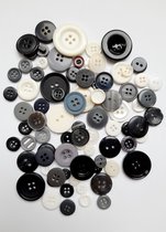 Knopen - mix - zwart - grijs - wit - groot en klein - ongeveer 70 stuks - naaien -stofknoop