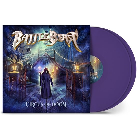 Battle Beast Circus of Doom vinyl, met een paarse plaat en hoes met een duistere circussfeer en een figuur in een mantel.