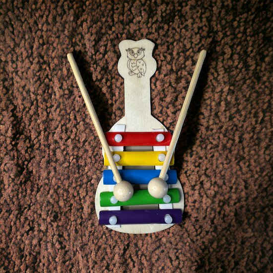 Foto: Femur houten xylofoon houten speelgoed houten muziekinstrument houten slaginstrument uil