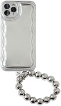 xoxo Wildhearts telefoonhoesje met telefoonkoord geschikt voor iPhone 11 Pro Max - Wavy case Silver met Silvery beads (easy cord) - Phone cord - iPhone hoesje met koord - telefoonketting - zilver