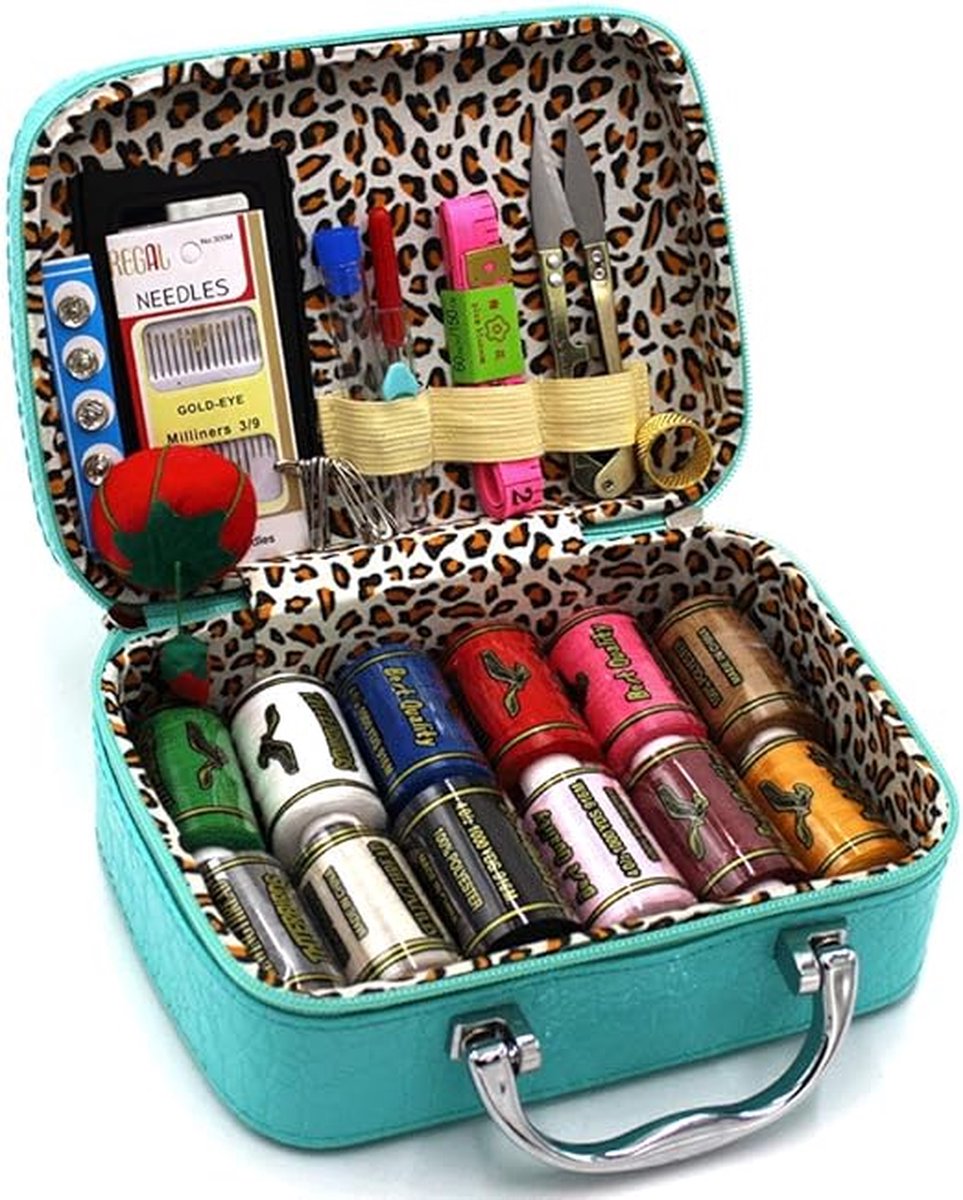 Naaiset met naai-accessoires,