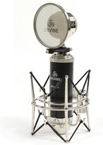 De Devine BM-1000 is een bijzonder vormgegeven studiomicrofoon. Hij is zowel dynamisch als in condensator-modus te gebruiken. Deze microfoon wordt geleverd met shockmount, popfilte