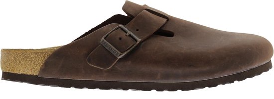 Sabot Birkenstock Boston marron avec boucle métallique et semelle intérieure en liège.