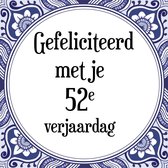 Verjaardag Tegeltje met Spreuk (52 jaar: Gefeliciteerd met je 52e verjaardag + cadeau verpakking & plakhanger