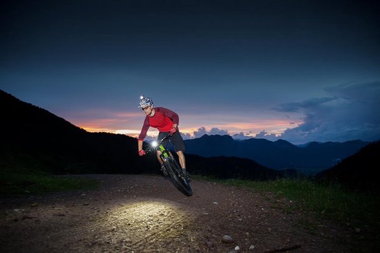 Sigma Buster 2000 K-set - Koplamp Fiets - LED - 2000 Lumen - Li-ion accu - Zwart — afbeelding 5