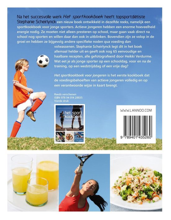 Jongen in sportkleding speelt voetbal. De tekst zegt 'het sportkookboek voor jonge sporters'.