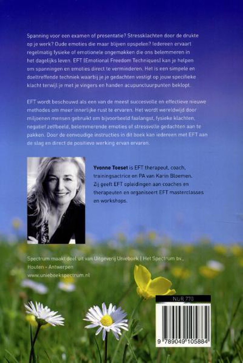 Achterkant boek 'Innerlijke rust met EFT' met foto van Yvonne Toeset en een bloemenveld.