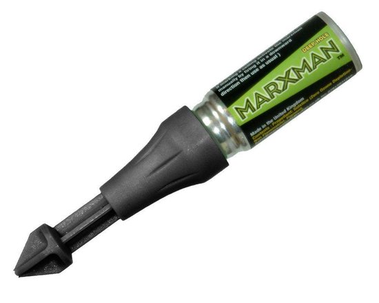 Een zwarte Marxman Deep Hole markeerpen met groene en zilveren details op een witte achtergrond.