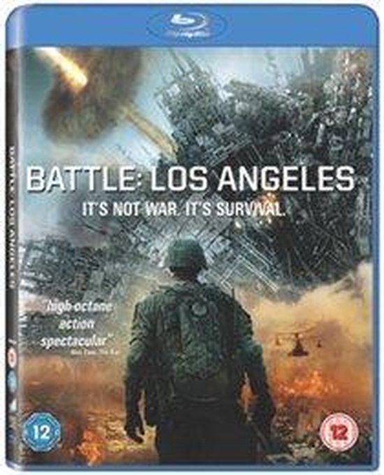 Blu-ray hoes voor 'Battle: Los Angeles'. Een soldaat kijkt naar een verwoeste stad met een exploderende raket in de lucht.