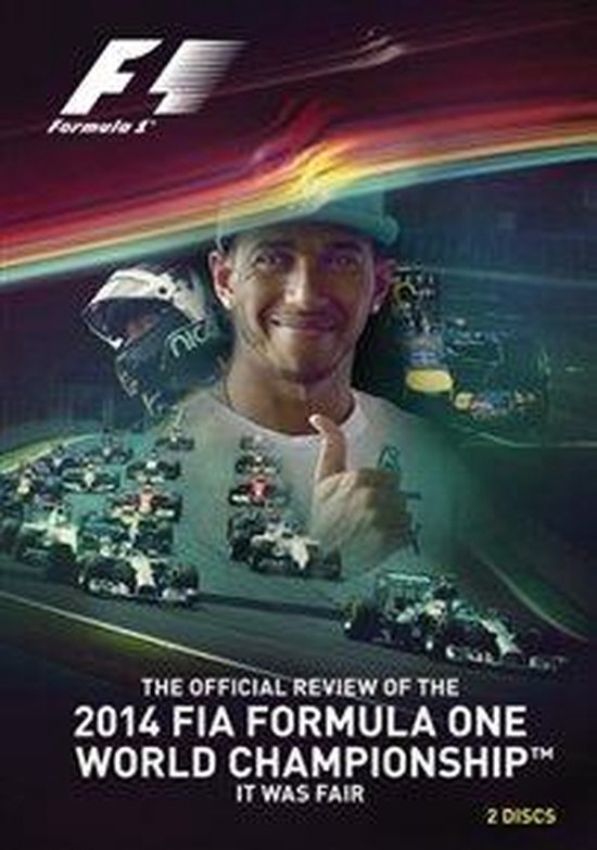 Lewis Hamilton glimlacht en geeft een duim omhoog, met een race van Formule 1 auto's op de achtergrond.