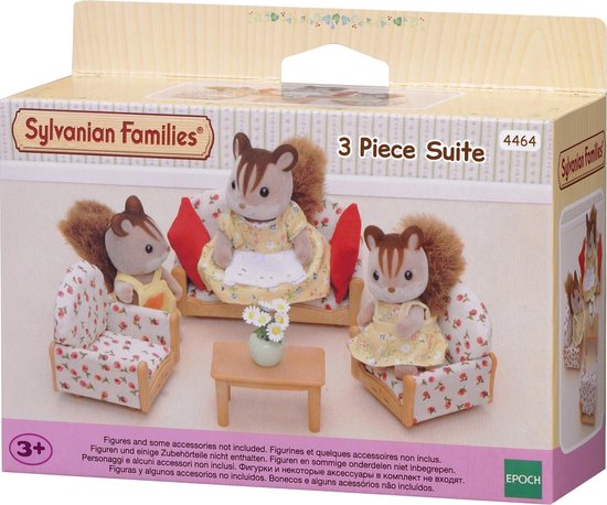 Verpakking Sylvanian Families 4464 3-delige set met eekhoorns op een bank en stoelen met bloemenpatroon.