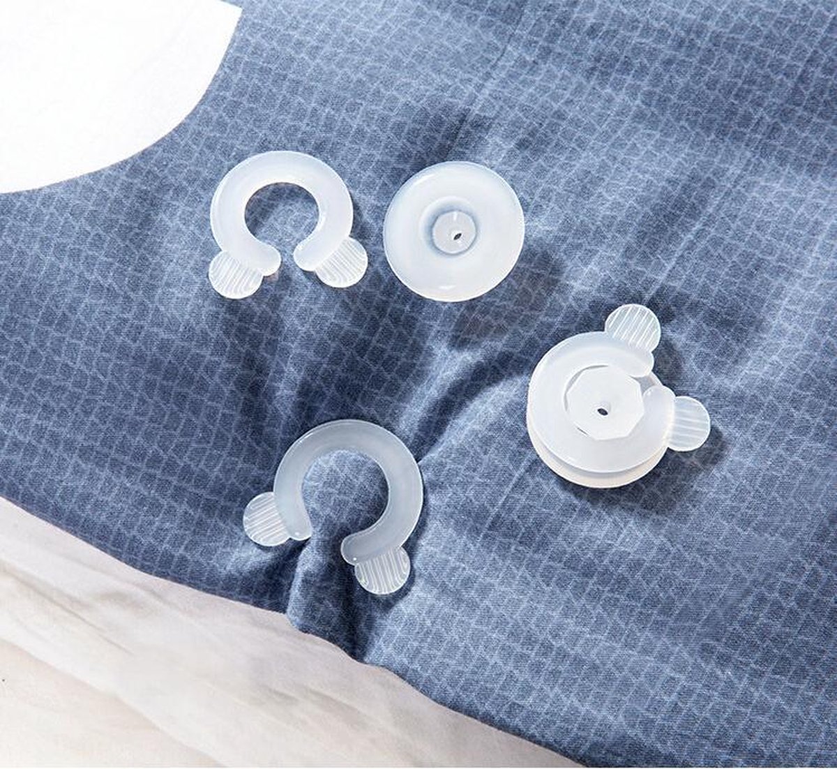 4st Dekbed Clips voor Dekbed aan de Binnenkant, Schuimmetaal Dekenbevestigingen Sterke Grip Dekbedovertrek Clips Verschuiven Voorkomen Beddengoed Accessoires Snelle Installatie 4st Dekbed Clips voor Dekbed aan de Binnenkant, Schuimmetaal Dekenbevestigingen Sterke Grip Dekbedovertrek Clips Verschuiven Voorkomen Beddengoed Accessoires Snelle Installatie