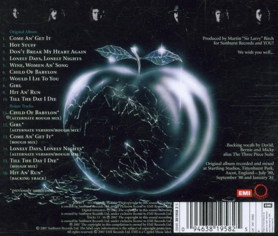 De achterkant van de 'Come An' Get It'-cd. Centraal staat een gebarsten, glimmende appel met een witte slang erin, met twee bladeren erboven. De tracklist en informatie staan aan de linkerkant. Rechts boven staan vier gezichten in zwart-wit. De logo's van EMI zijn onderaan te zien.