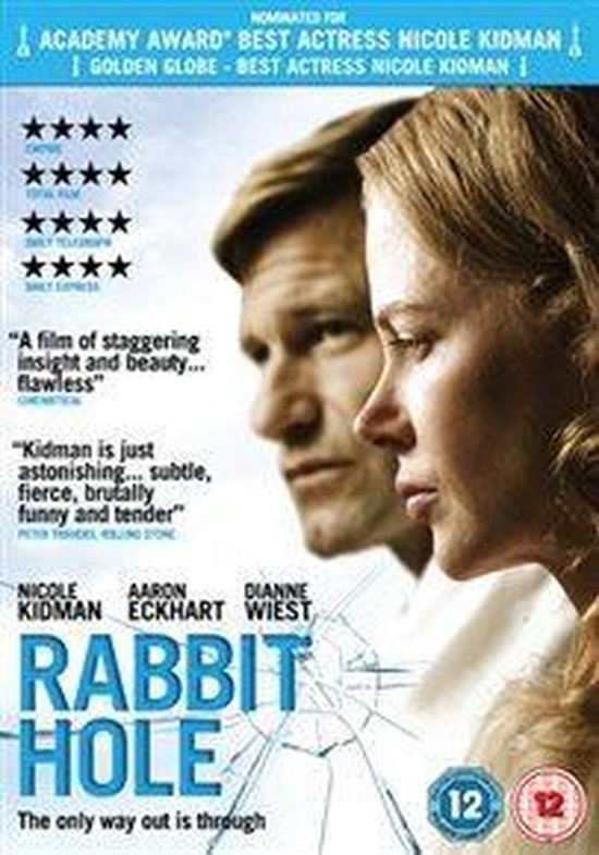De poster van de film Rabbit Hole met Nicole Kidman en Aaron Eckhart, met de tekst "The only way out is through".