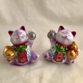 Geluksbrenger Japanse gelukskat-Het geluks katje "maneki neko." set van 2 stuks 6x6x4.5cm resin handgeschilderde paarse kleur katten..