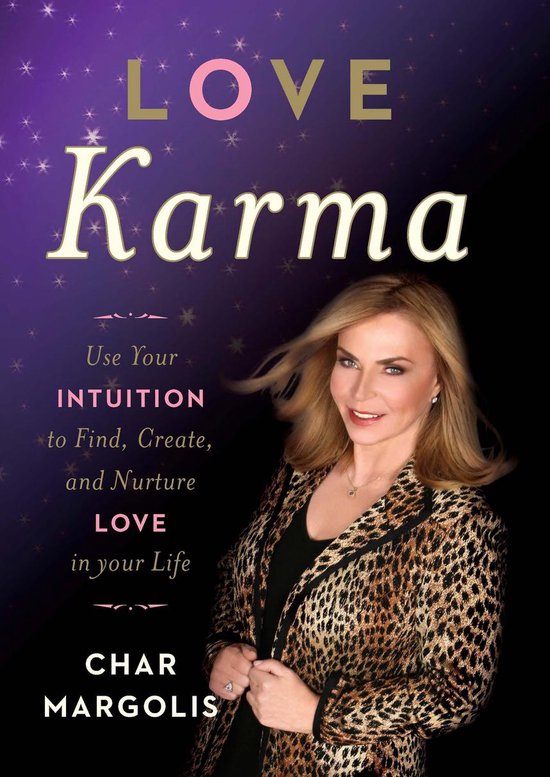 Boekcover met de titel 'Love Karma' en een vrouw met een luipaardprint jasje.